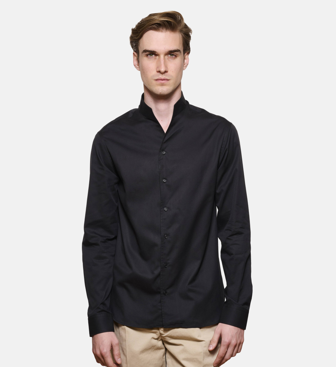 Chemise noir à col officier coupe droite