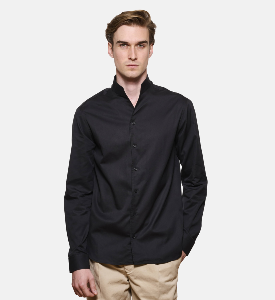 Chemise noir à col officier coupe droite