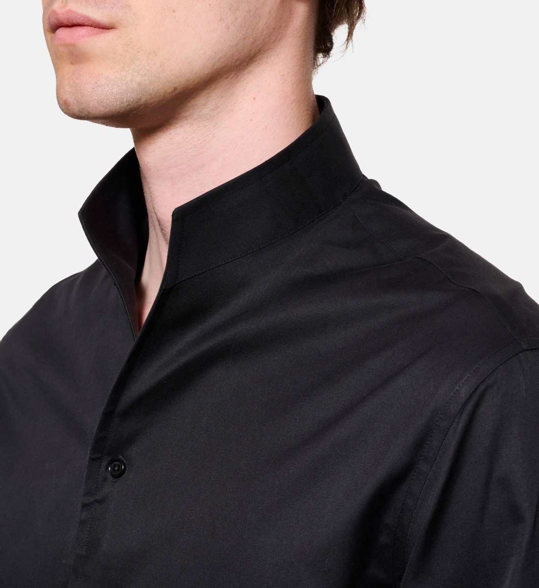 Chemise noir à col officier coupe droite