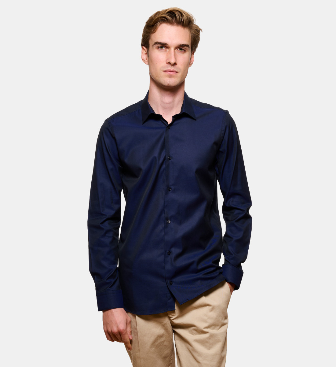 Chemise marine en twill uni coupe cintrée