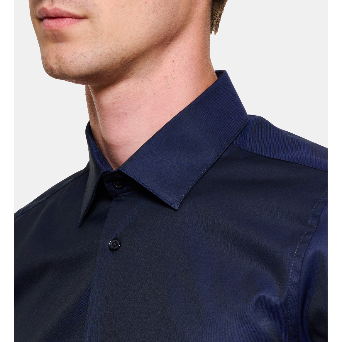 Chemise marine en twill uni coupe cintrée