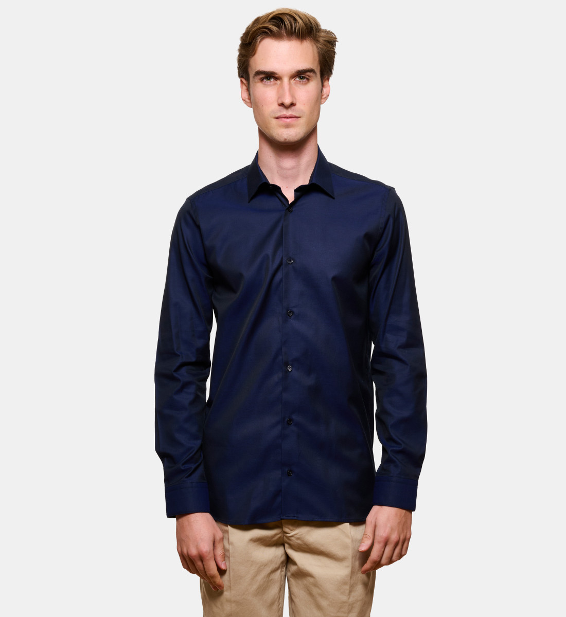 Chemise marine en twill uni coupe cintrée