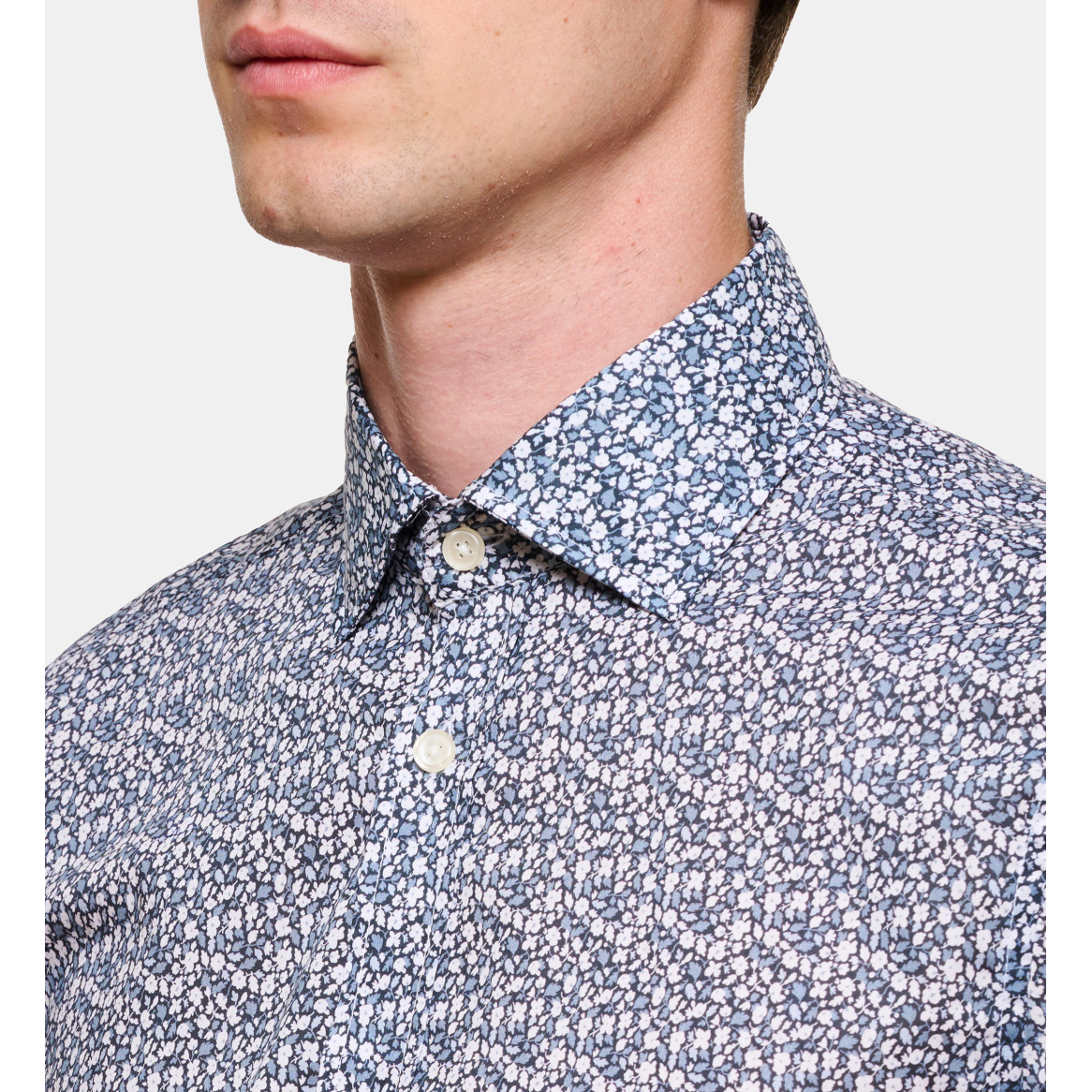 Chemise imprimée motifs floraux coupe cintrée