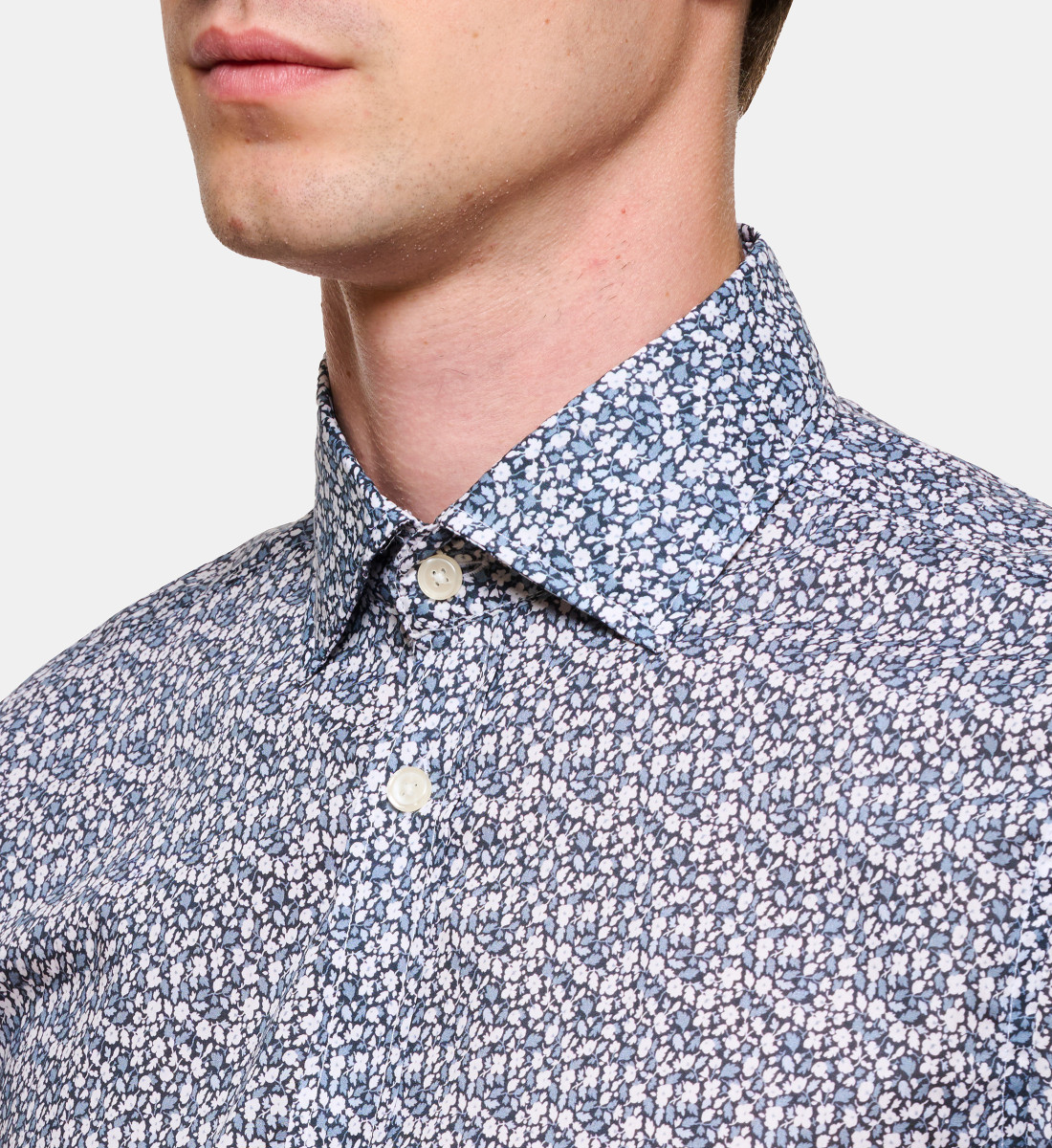 Chemise imprimée motifs floraux coupe cintrée