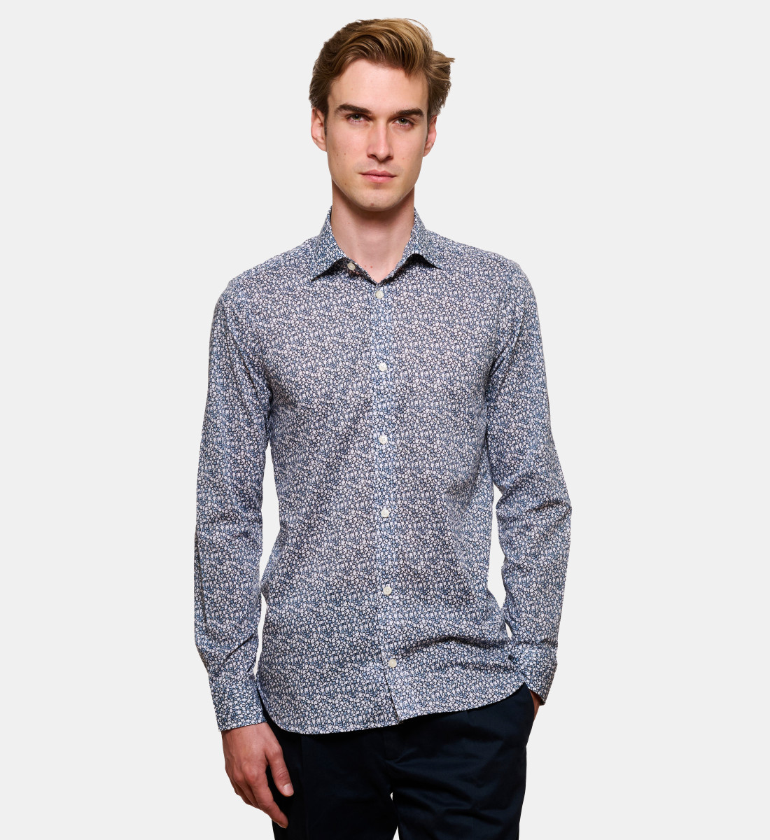 Chemise imprimée motifs floraux coupe cintrée