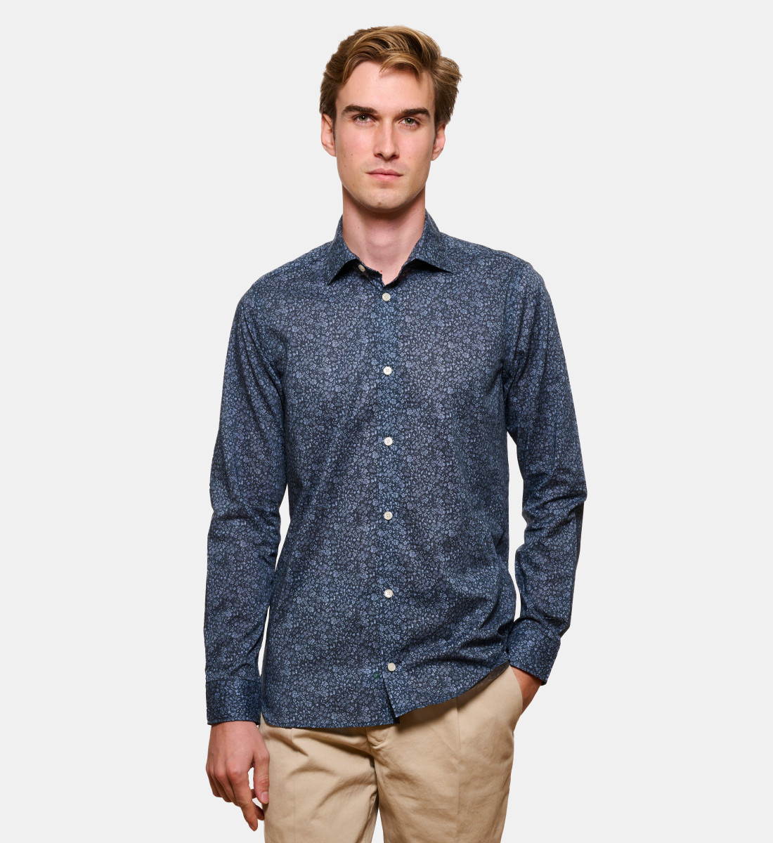 Chemise imprimée motifs floraux coupe cintrée